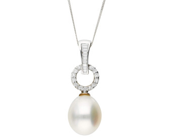 18ct White Gold Diamond & Pearl Pendant